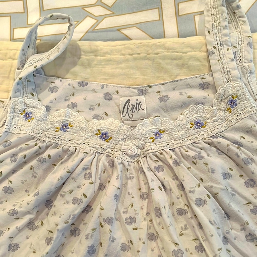 Aria nightgown size M. Gently worn.